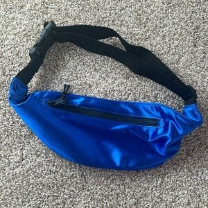 Triangle belt bag electric blue adjustable